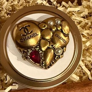 Fashion Jewelry Heart Shaped Gold Brooch
